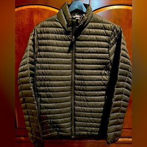 EUC Eddie Bauer Lightweight Puffer Jacket. Size M